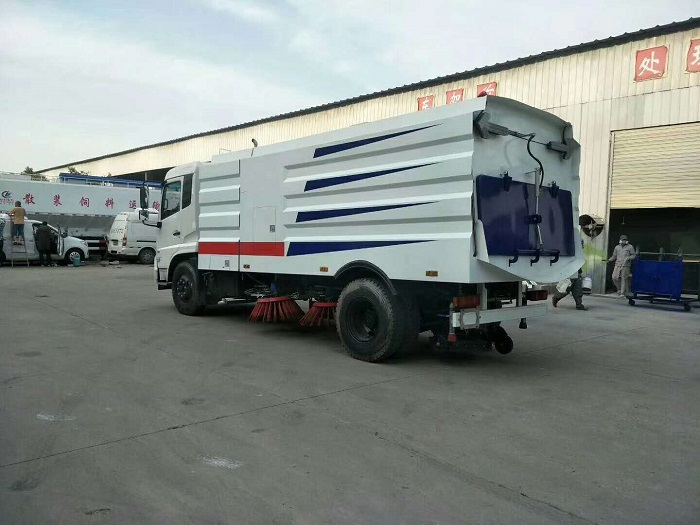 東風(fēng)天錦掃路車圖片