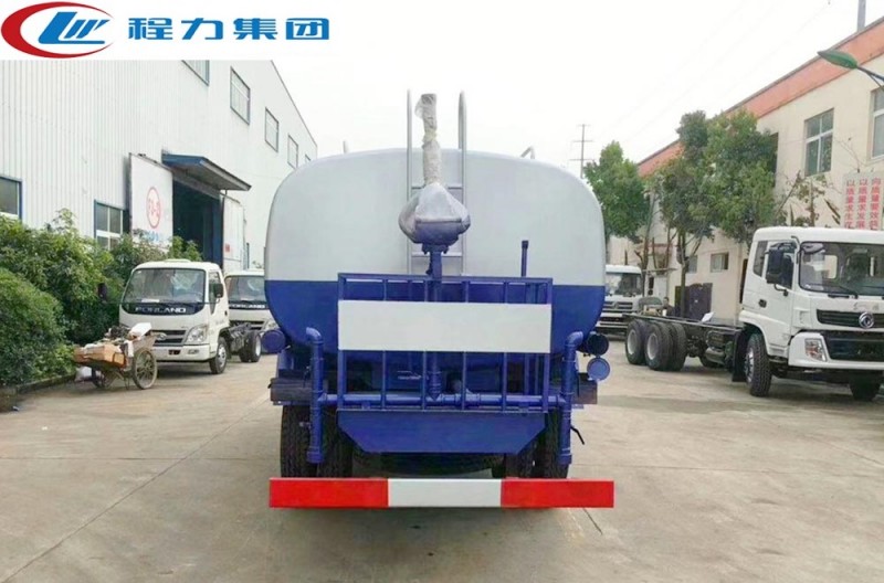 福田歐馬可5-6立方灑水車(chē)