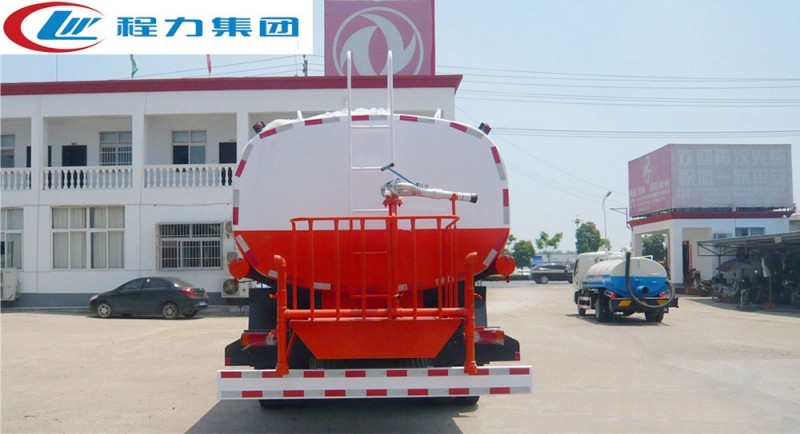 東風153后八輪灑水車（18-22方）