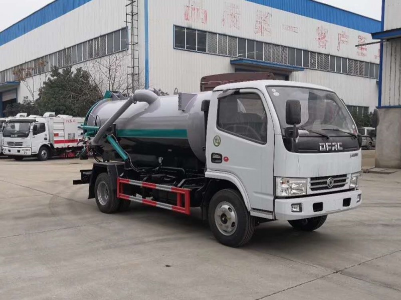 東風(fēng)多利卡5方吸污車