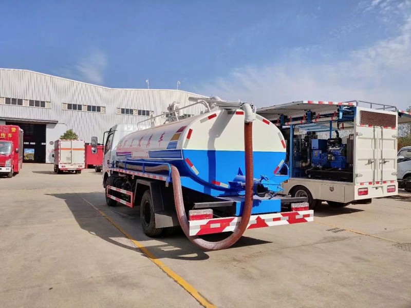 東風(fēng)大多利卡7方吸糞車(chē)