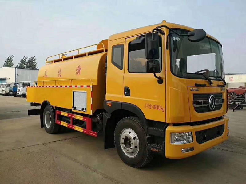 東風(fēng)大多利卡D9高壓清洗車(chē)