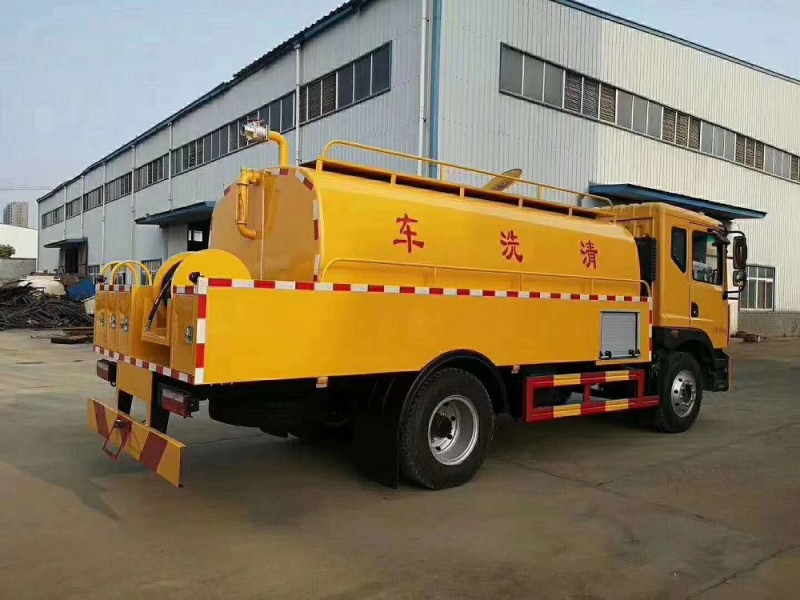 東風(fēng)大多利卡D9高壓清洗車(chē)