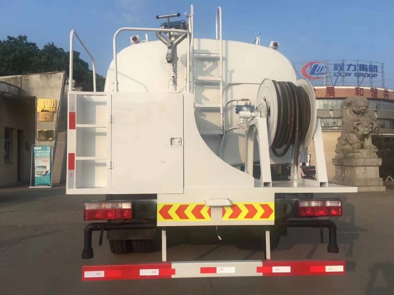 東風(fēng)大多利卡D9高壓清洗車(chē)