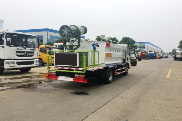 大運多功能抑塵車(5噸、30米霧炮機) 大運多功能抑塵車(5噸、30米霧炮機)圖片