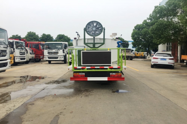 大運多功能抑塵車(5噸、30米霧炮機)圖片