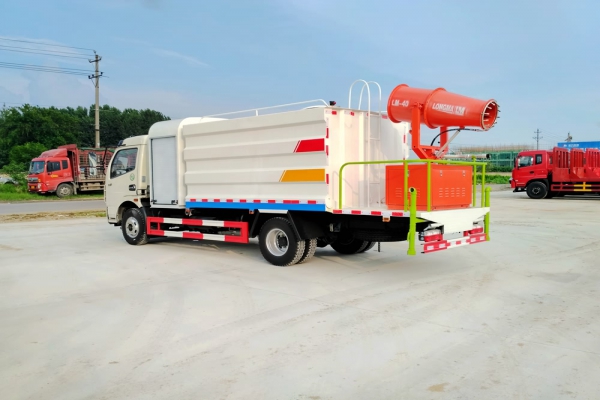 東風(fēng)大多利卡抑塵車(方形6.5噸、30-50米霧炮、單排駕駛室)圖片