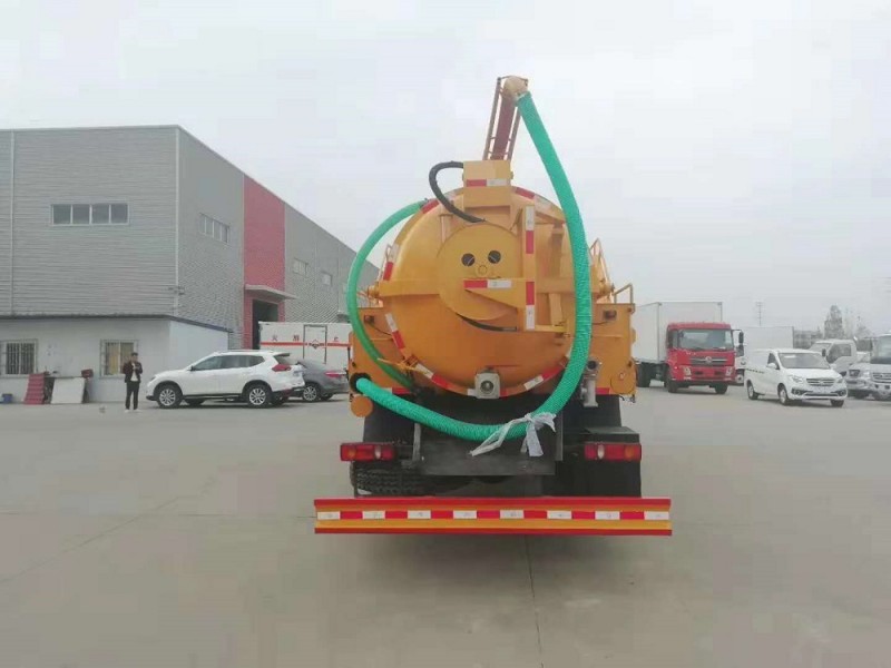 天錦清洗12方吸污車