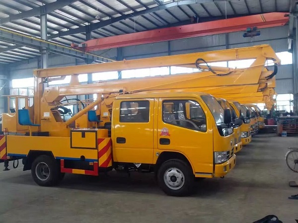 東風多利卡雙排14米高空作業(yè)車圖片