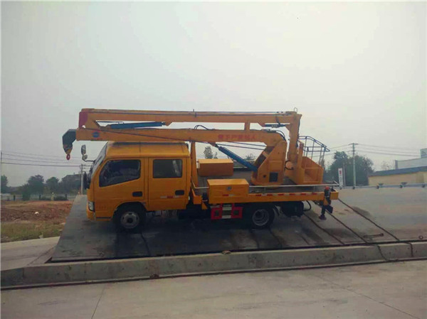 東風多利卡雙排14米高空作業(yè)車圖片