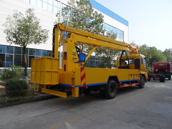 東風天錦20-22米高空作業(yè)車圖片