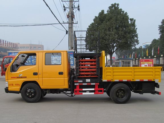 江鈴雙排座8-10米平臺(tái)升降高空作業(yè)車圖片