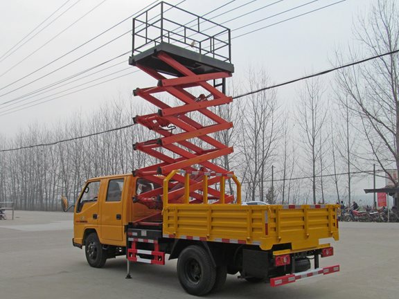 江鈴雙排座8-10米平臺(tái)升降高空作業(yè)車圖片