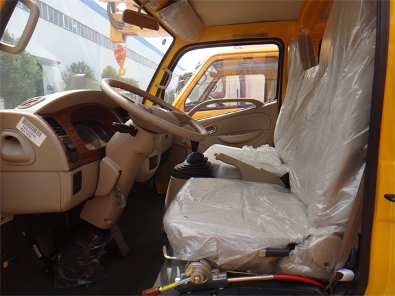 東風雙排座8-10米平臺升降高空作業車圖片