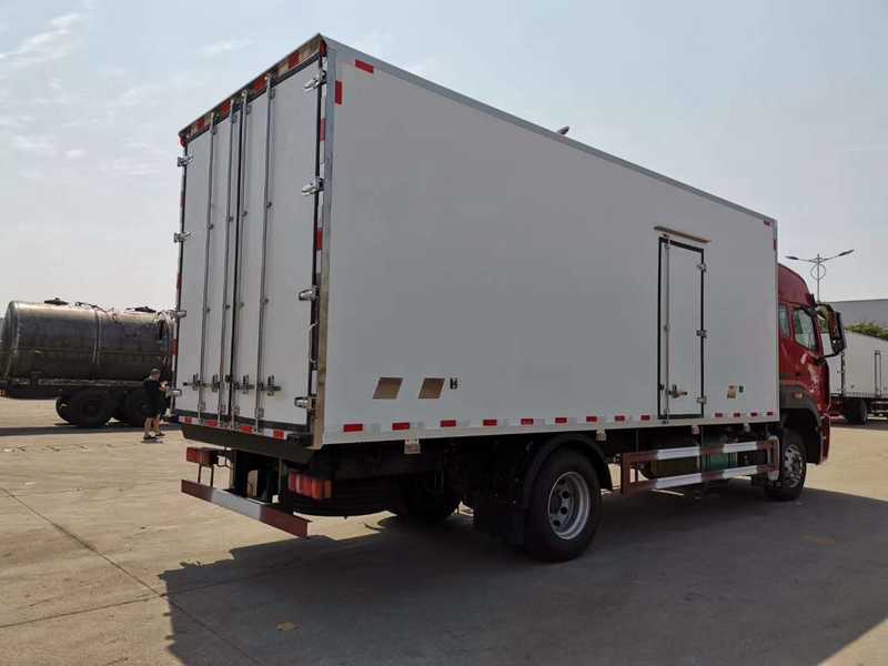 重汽豪翰冷藏車(廂長6.8米) 重汽豪翰冷藏車(廂長6.8米)圖片