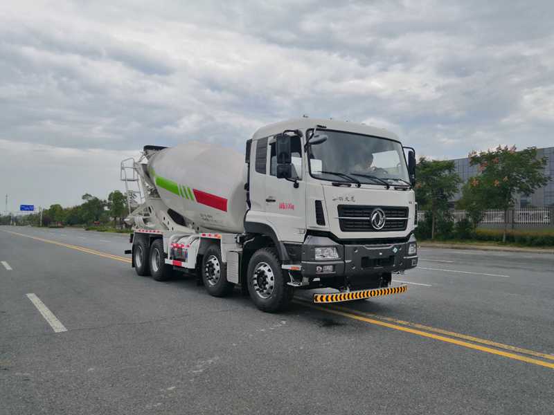 東風(fēng)天龍國(guó)六天燃?xì)鈹嚢柢?chē)（10-12方）