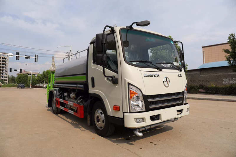 成都大運(yùn)5噸灑水車