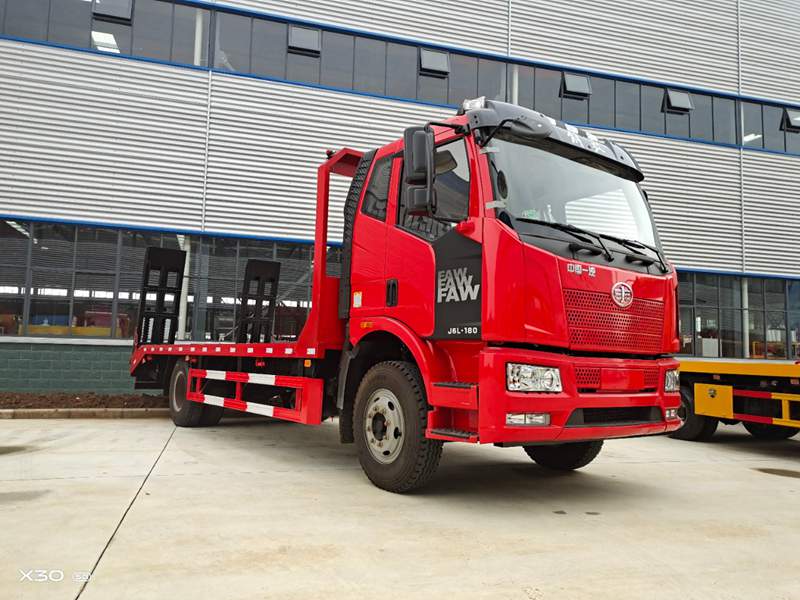 解放J6平板運(yùn)輸車(chē)